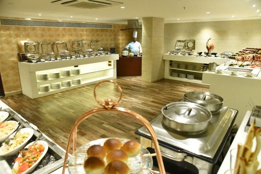 Hotel Royalton Hyderabad Abids Extérieur photo