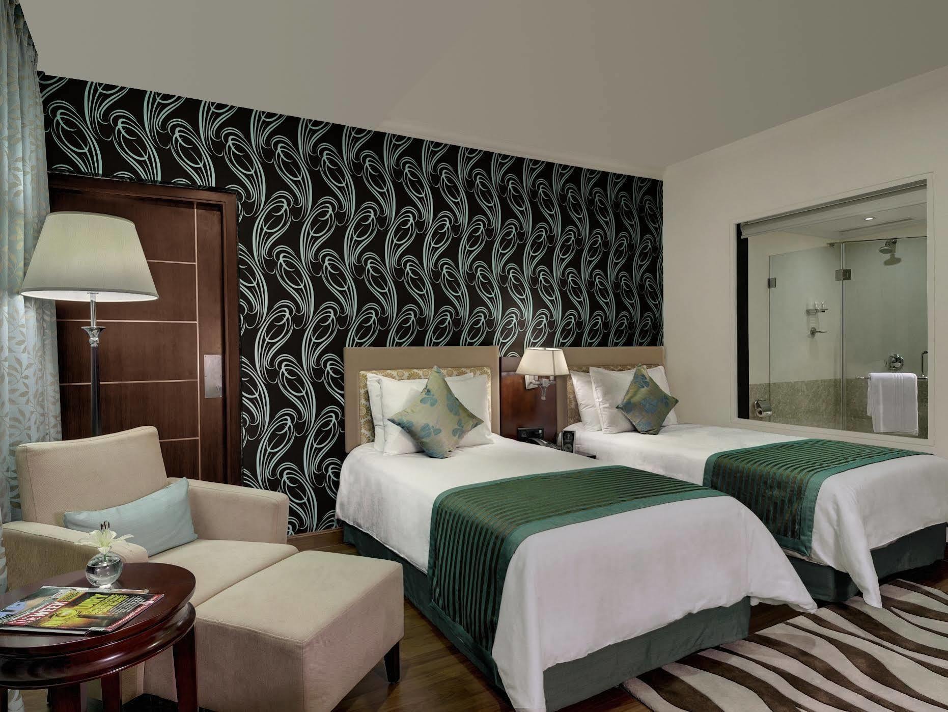 Hotel Royalton Hyderabad Abids Extérieur photo