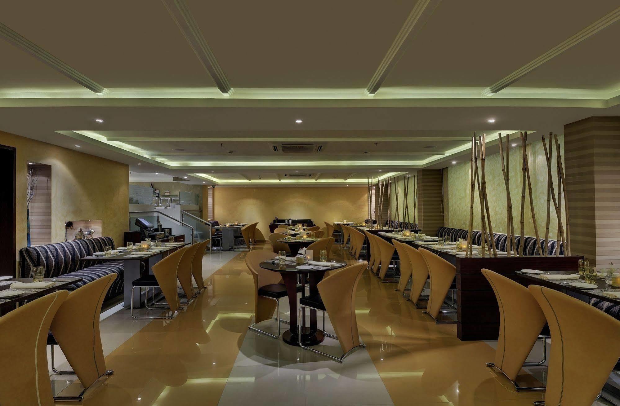 Hotel Royalton Hyderabad Abids Extérieur photo