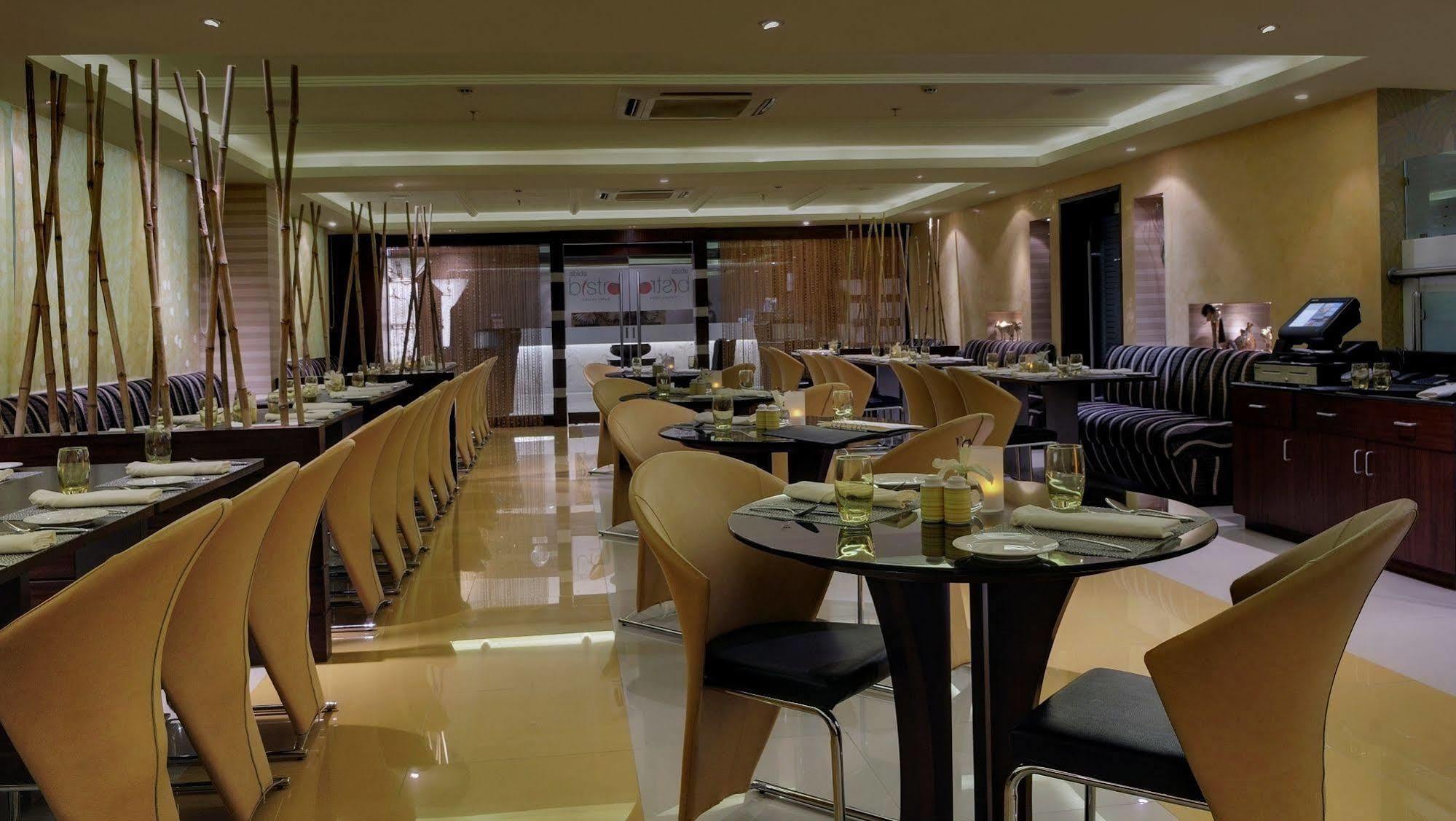 Hotel Royalton Hyderabad Abids Extérieur photo